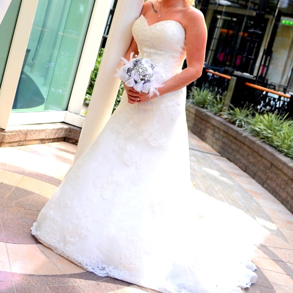 Size 12 Strapless Lace Wedding Dress